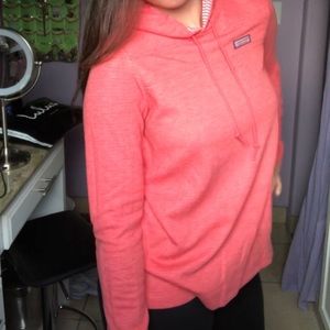 Pink vineyard vines pullover